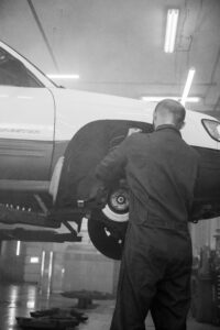 汽機車售後市場 — 技師維修汽車剎車
